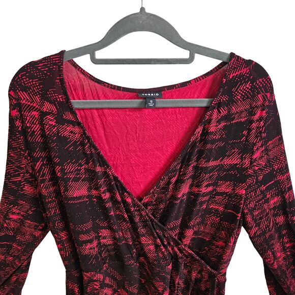 Torrid Women's 0 Wrap Front Midi Dress Black Red Abstract Line Print 3/4 Sleeve - Picture 2 of 6
